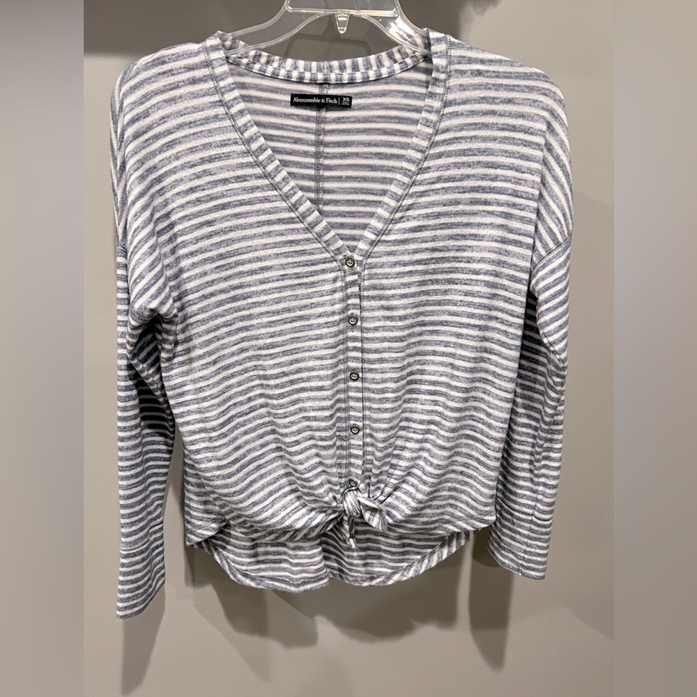 Women’s Abercrombie & Fitch Deep V-Neck Button/Tie Front High Low Top Size XS